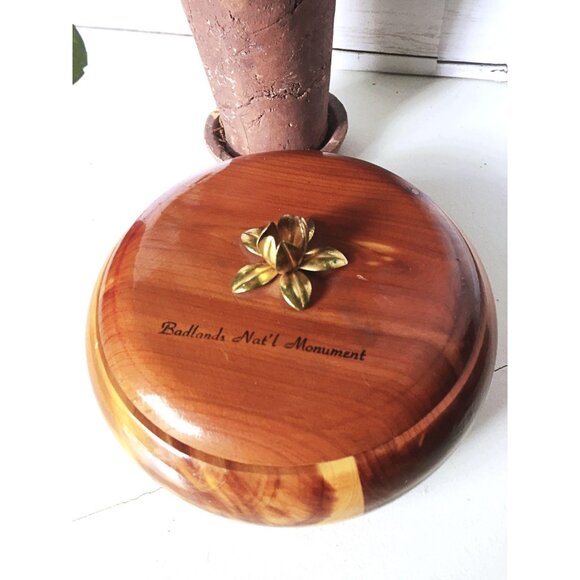Handcrafted Cedar Wood Bowl With Brass Flower Lid From Badlands Natl Monument - Picture 6 of 11